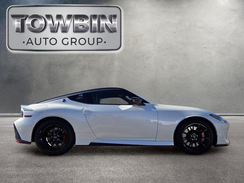 Used 2025 Pearl White NISSAN NISMO AUTO image 3