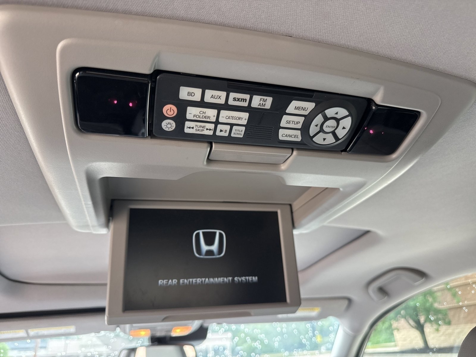 Used 2018 Modern Steel Metallic Honda Touring image 6