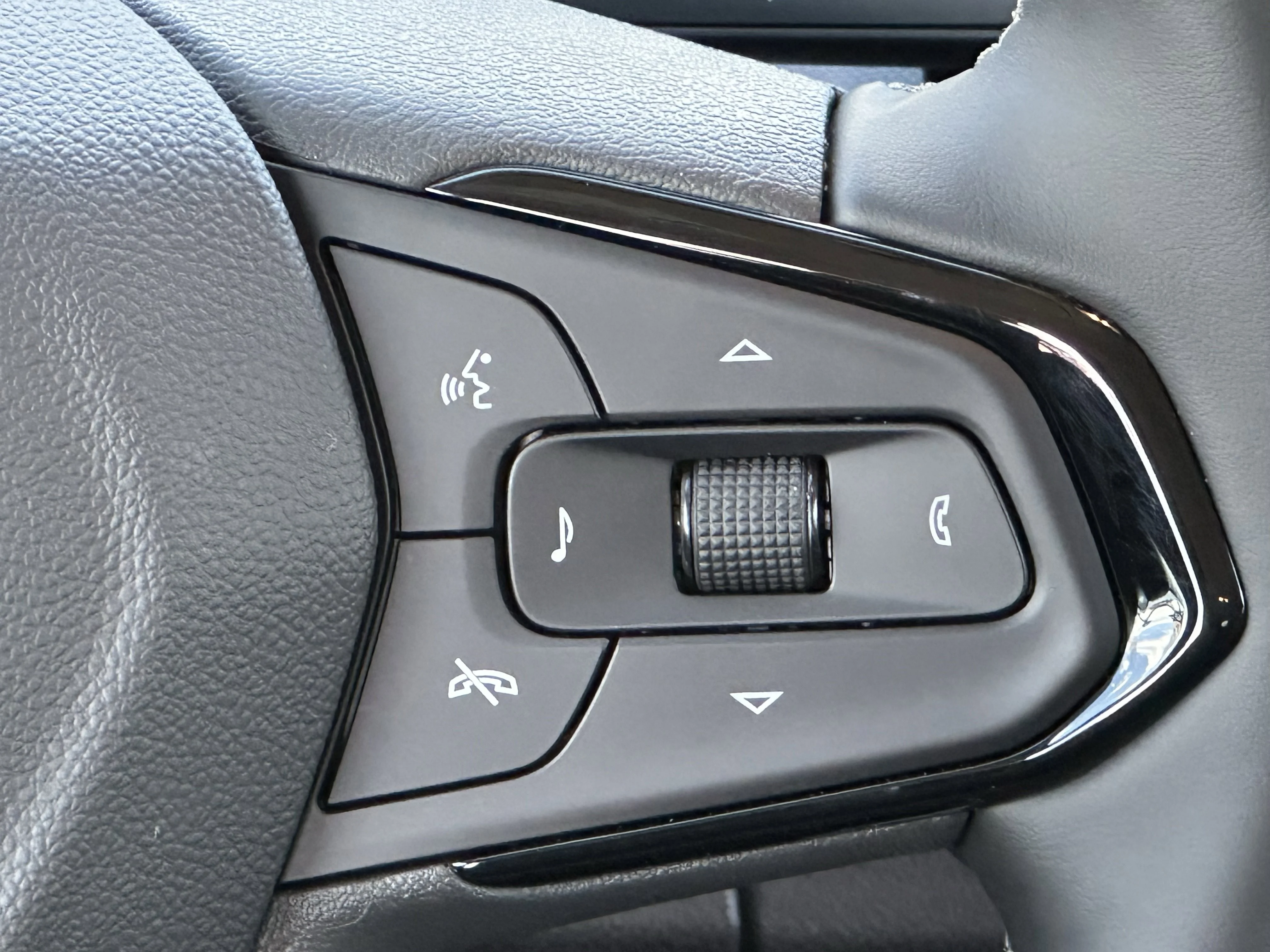 New 2027 Summit White Chevrolet LT image 13