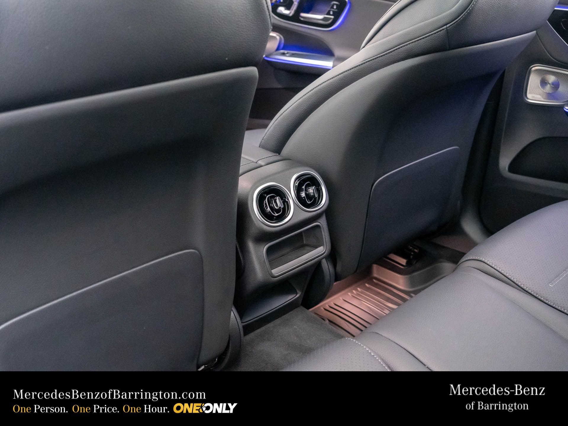 New 2026 MANUFAKTUR Moonlight White Metallic Mercedes-Benz GLC 300 image 19