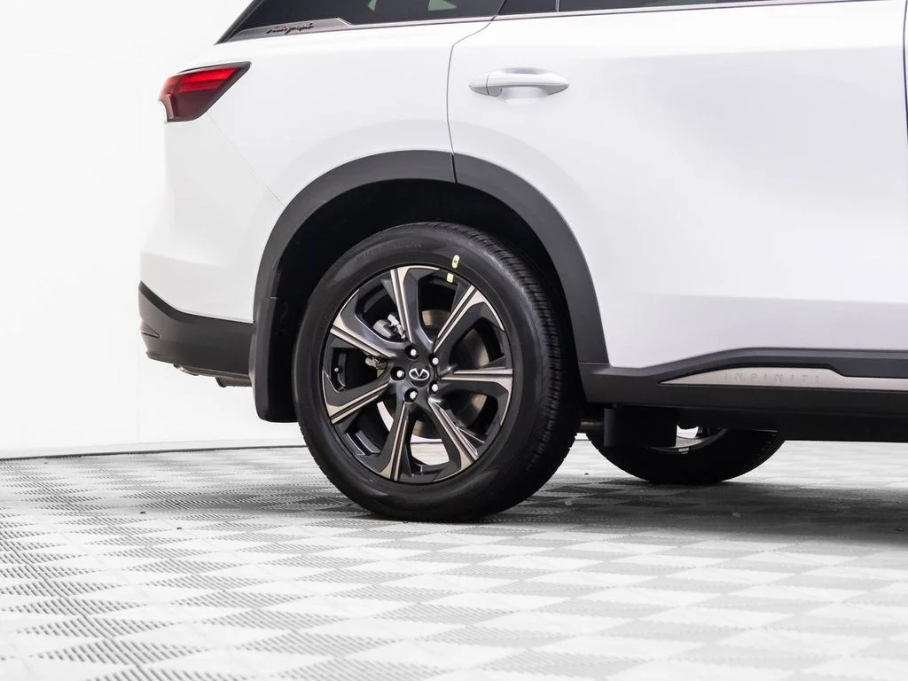 New 2027 2T RAD WHT INFINITI Autograph AWD image 33