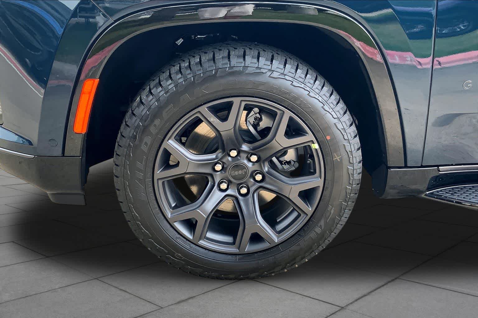 New 2026 Fathom Blue Pearlcoat Jeep Upland image 11