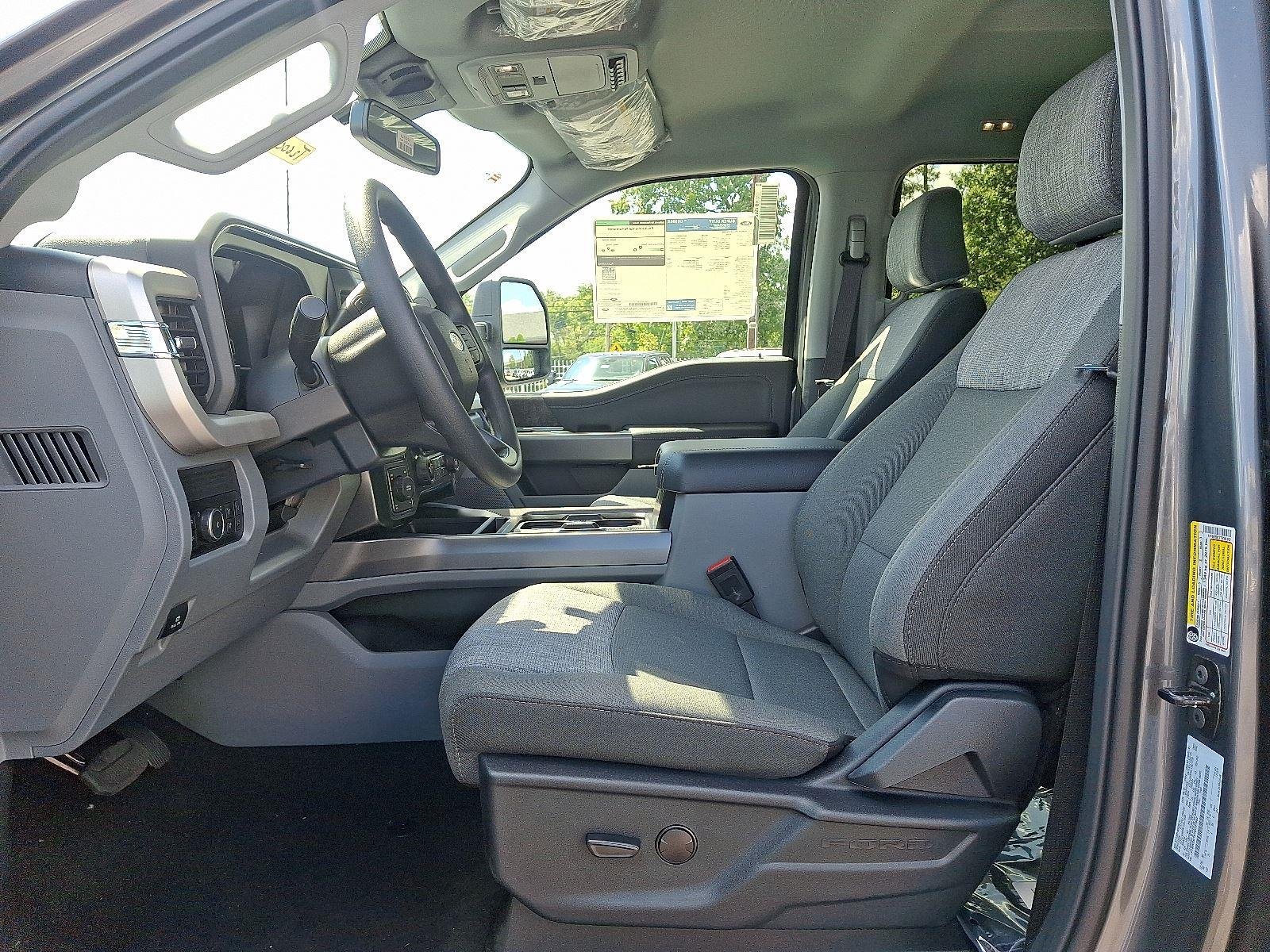 2026 Ford F-250 Super Duty XLT - Photo 6