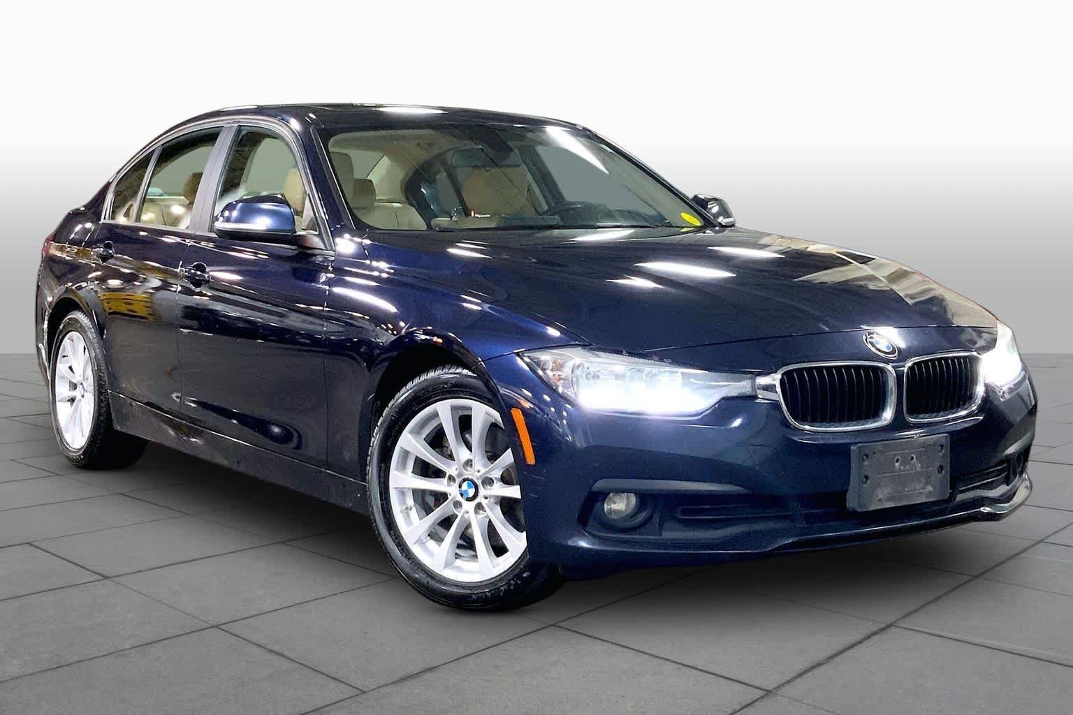 Used 2016 Imperial Blue Metallic BMW 320i xDrive image 3