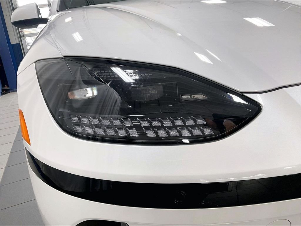 Used 2025 White Hyundai SEL image 32