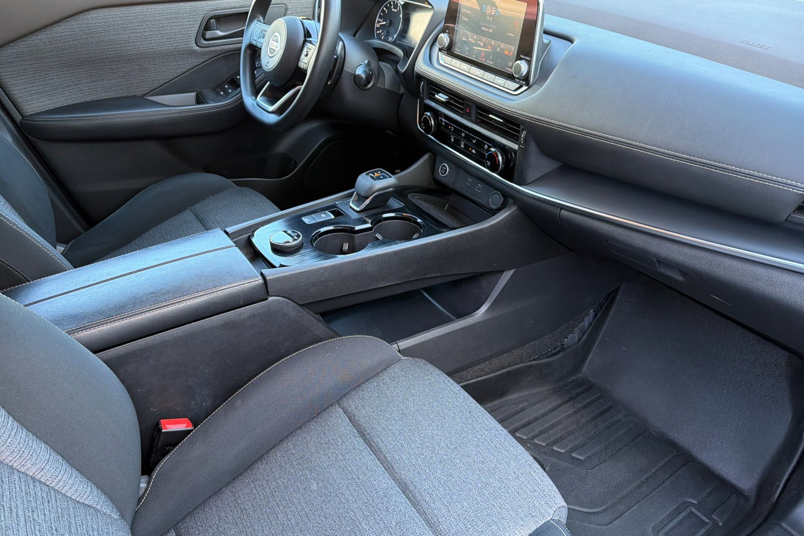Used 2021 Glacier White Nissan S image 15