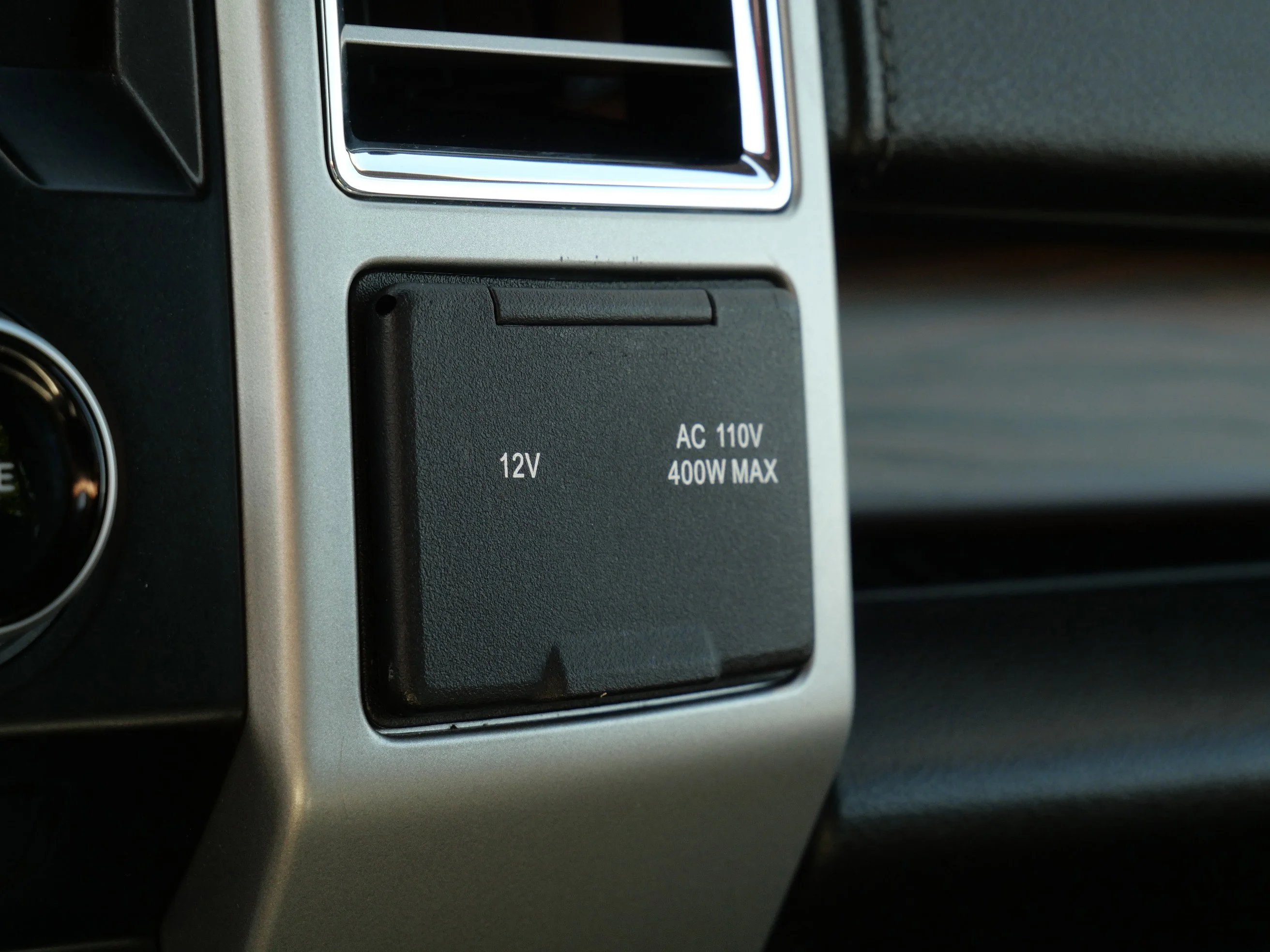 Used 2015 Magnetic Metallic Ford Lariat image 24