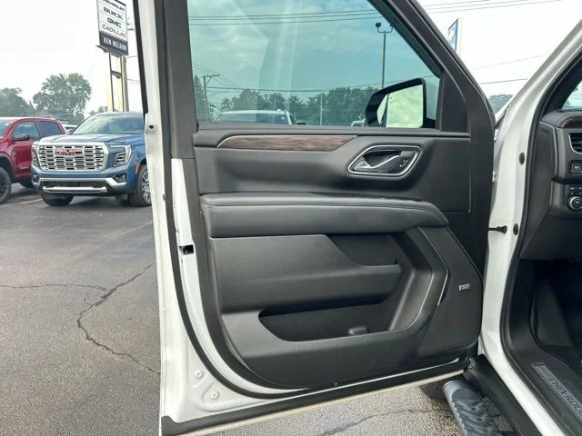 Used 2022 Summit White Chevrolet Z71 image 34