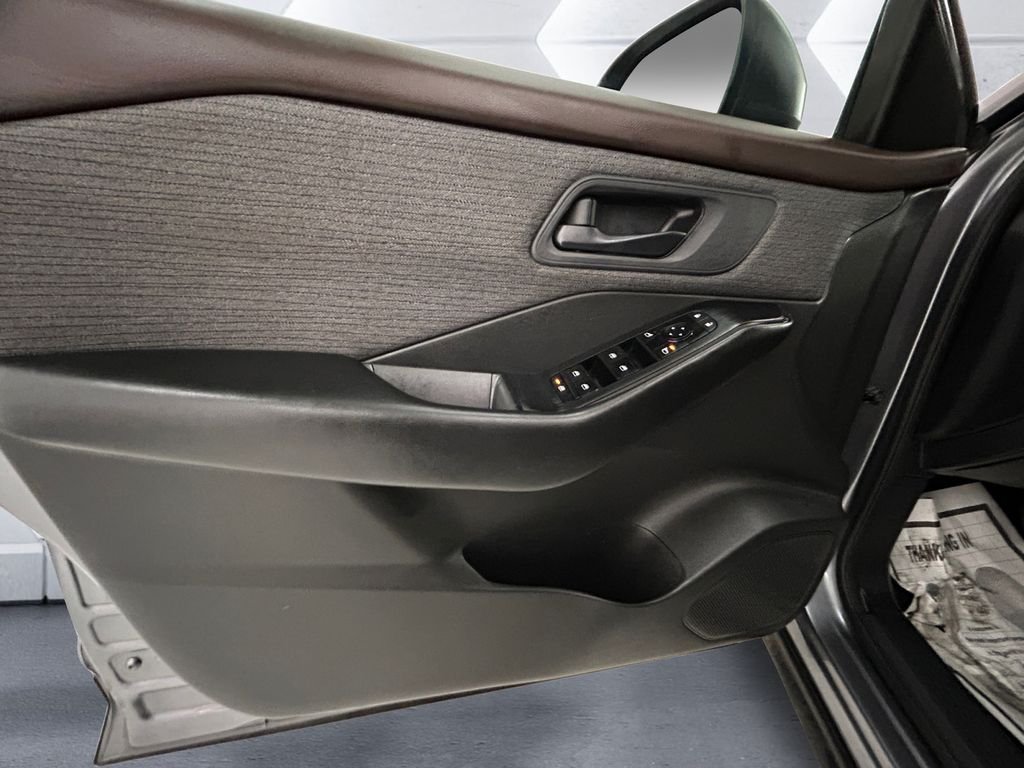 Used 2023 Gray Nissan S image 12