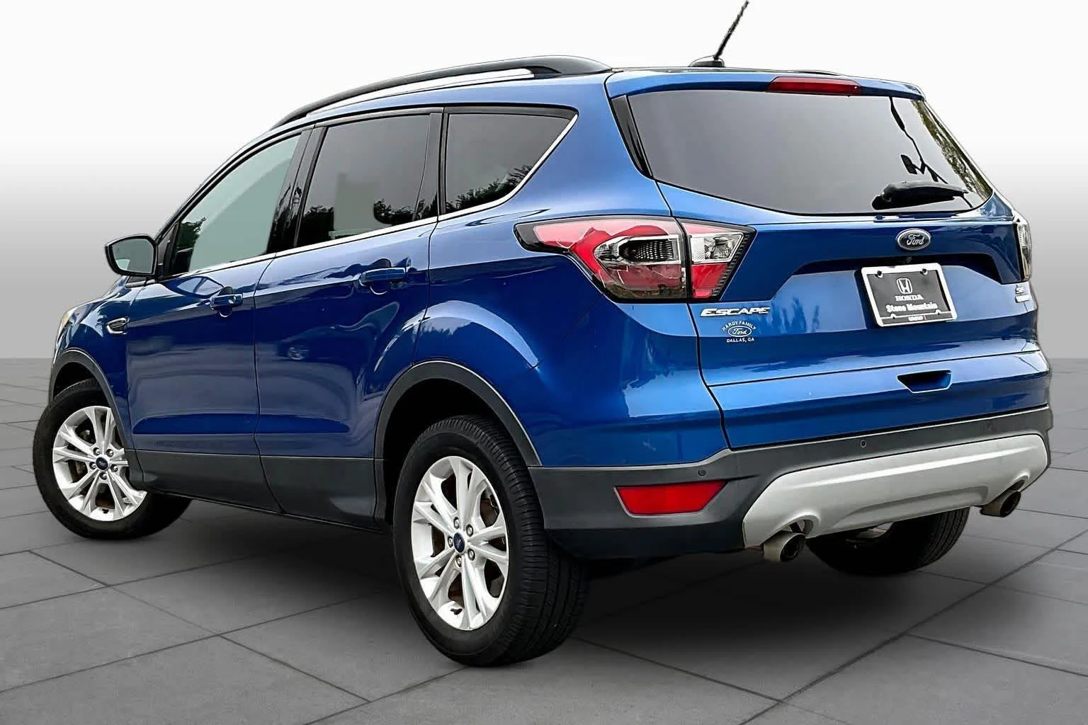 Used 2017 Lightning Blue Metallic Ford SE image 12