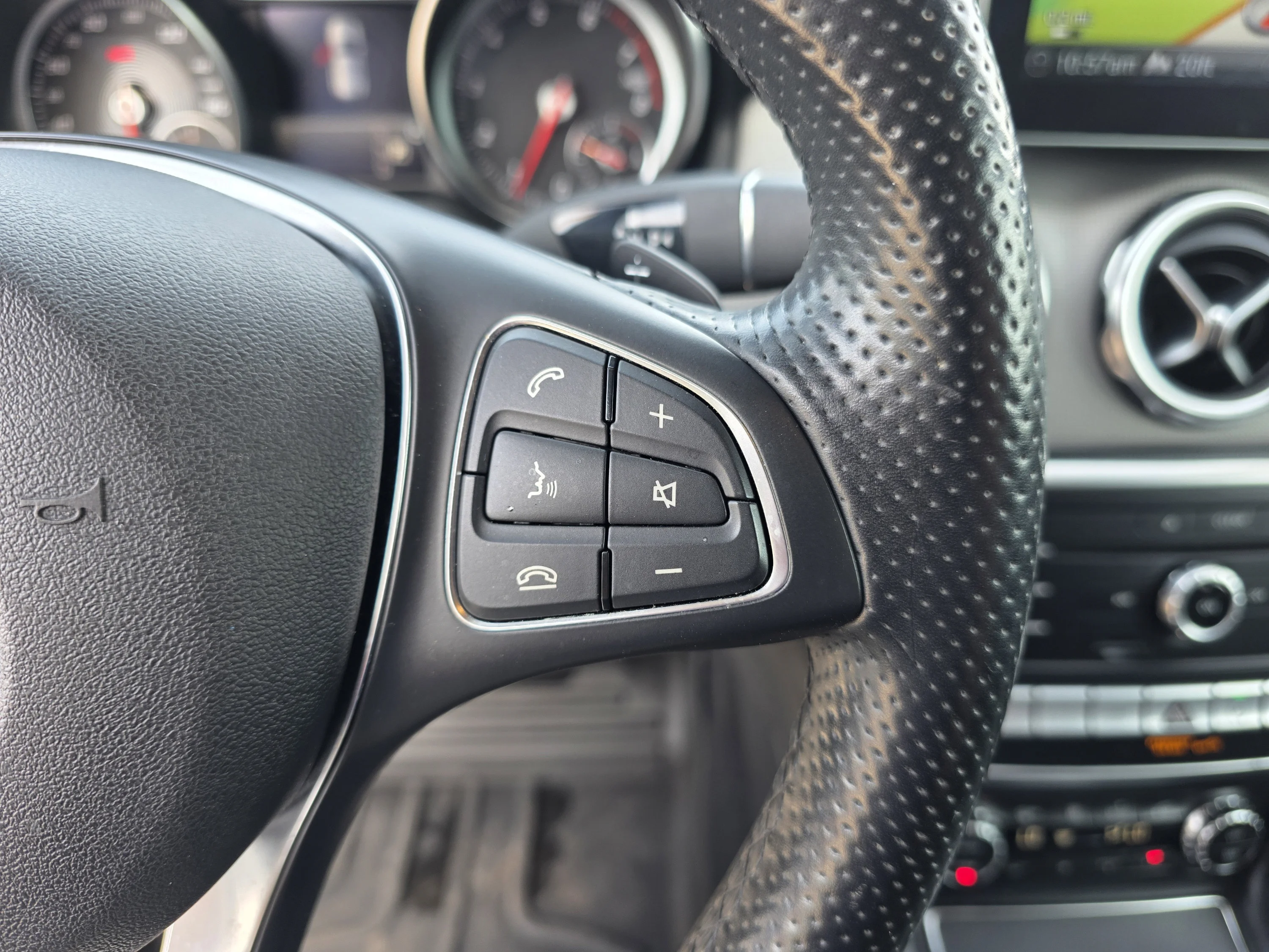 Used 2020 Cosmos Black Metallic Mercedes-Benz GLA 250 image 32