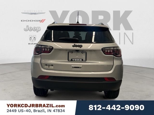 New 2026 Silver Zynith Metallic Clear-Coat Exterior Paint Jeep Latitude Altitude image 4