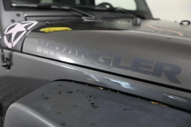 Used 2017 Silver Jeep  image 23