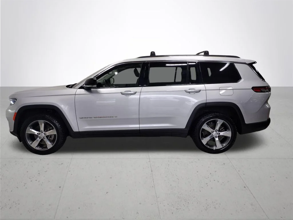 Used 2021 Silver Jeep Limited image 10