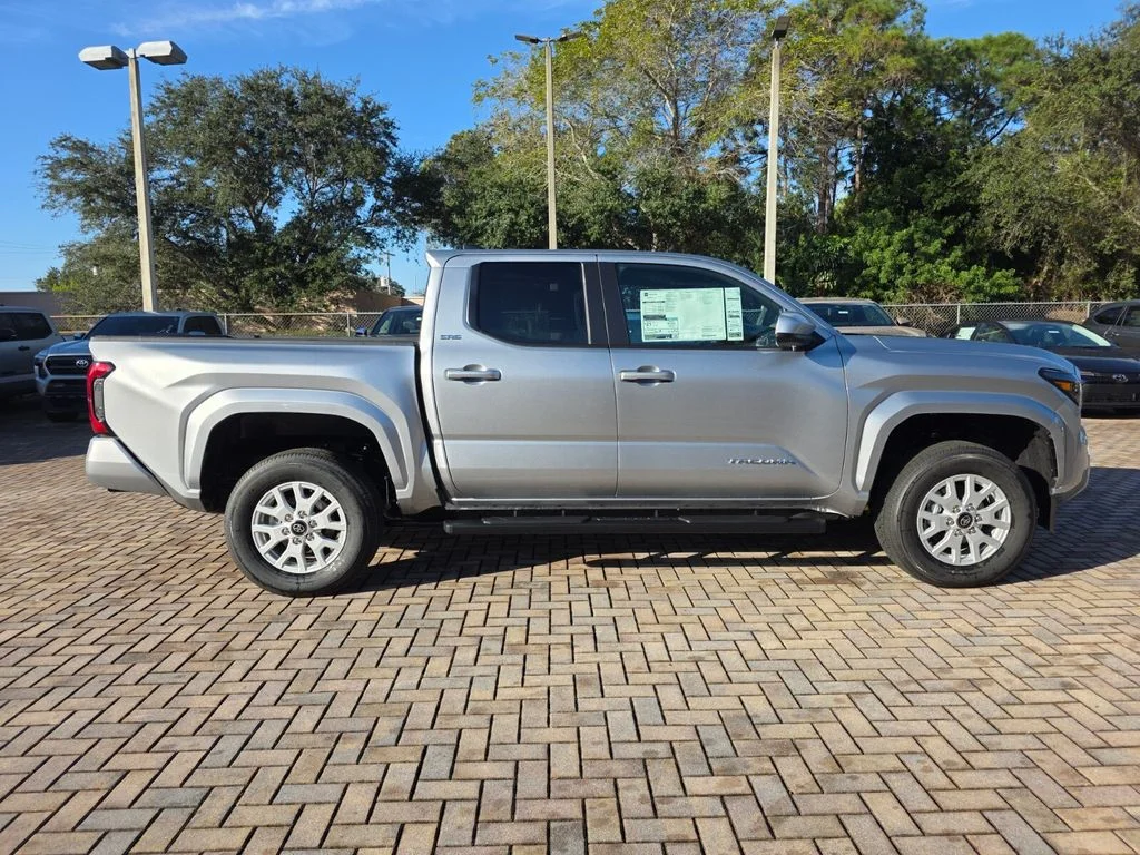 2026 Toyota Tacoma SR5 - Photo 12