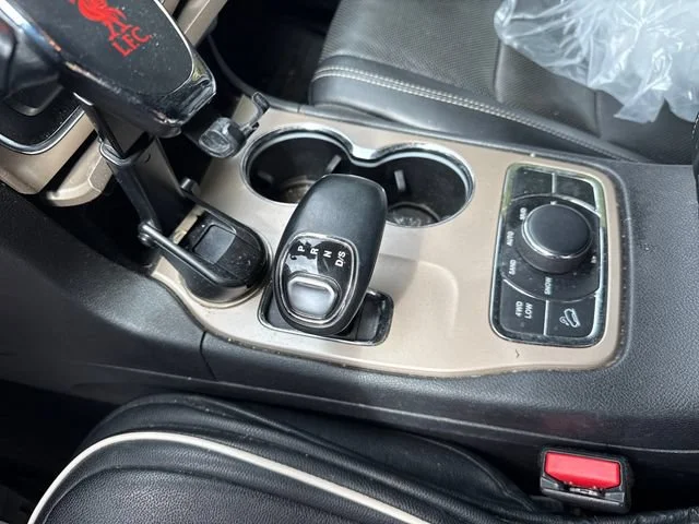 Used 2014 Bright White Clearcoat Jeep Limited image 20