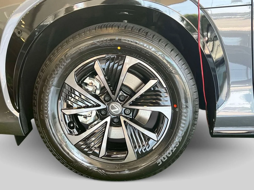 2026 Lexus RZ Premium - Photo 9