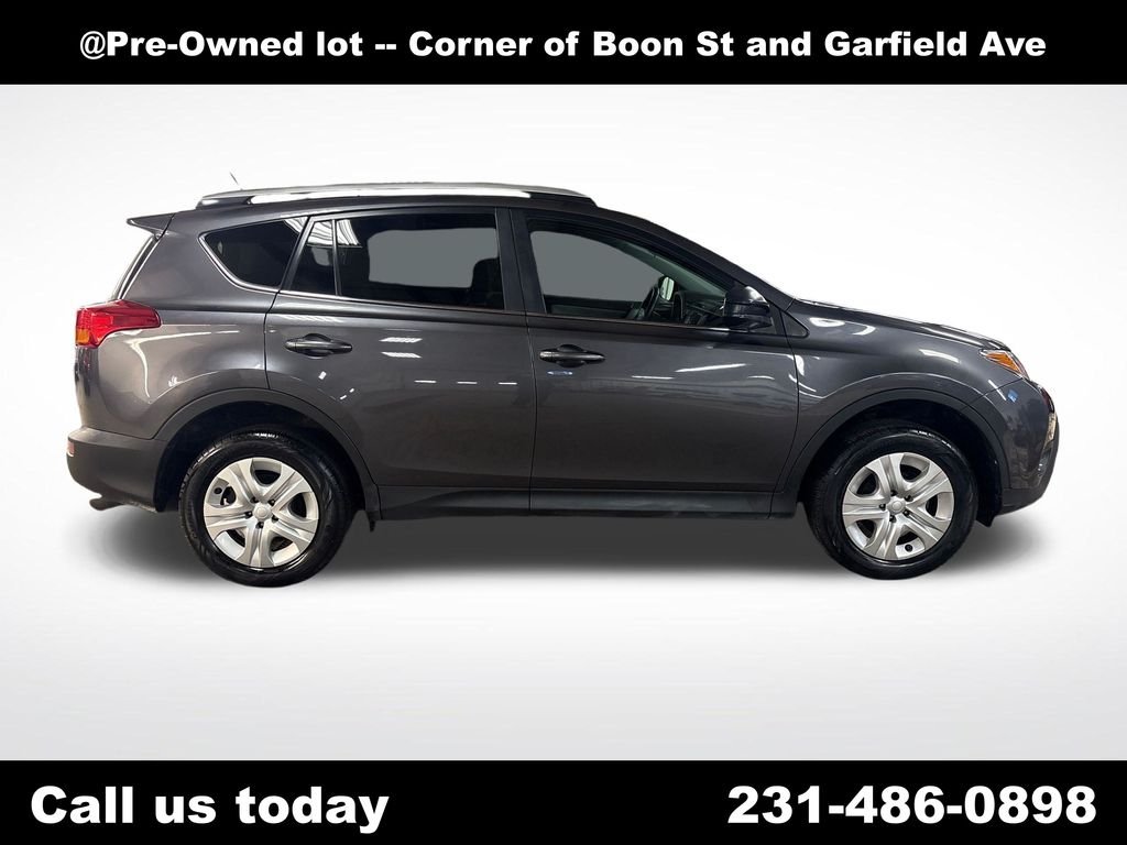 Used 2014 Gray Toyota LE image 6