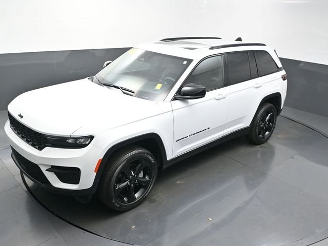 Used 2025 White Jeep Altitude X image 55