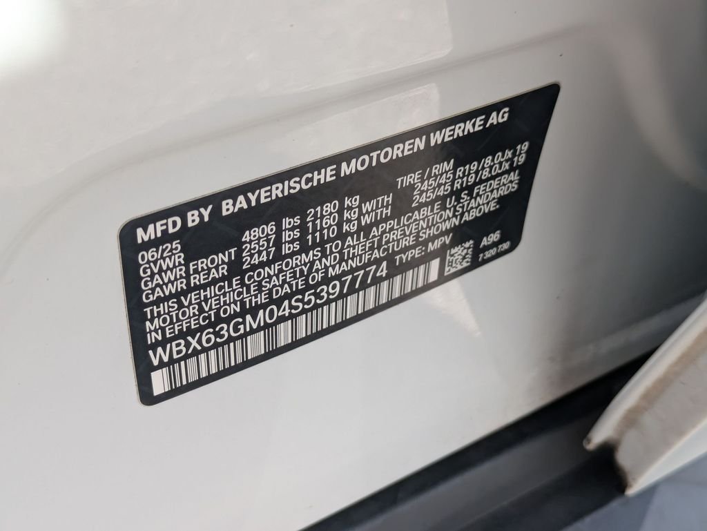Used 2025 White BMW xDrive28i image 25