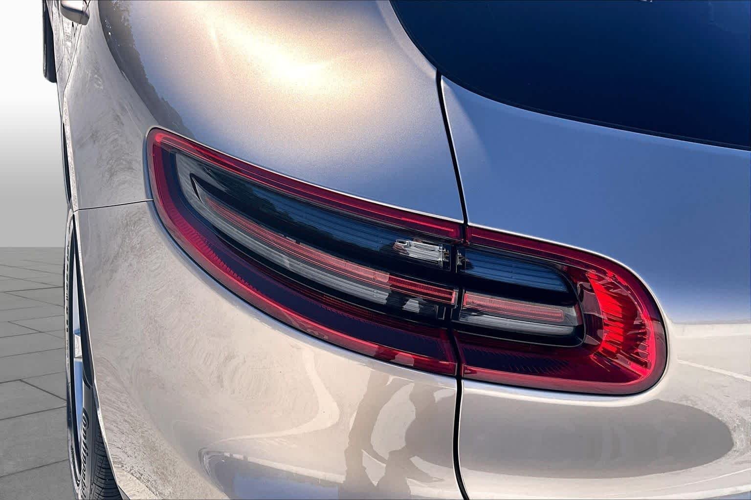 Used 2017 Palladium Metallic Porsche  image 28