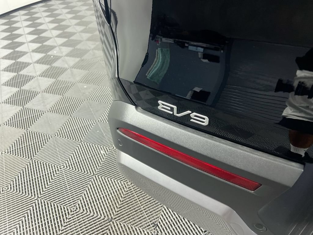 New 2026 Ebony Black Kia Light RWD image 5