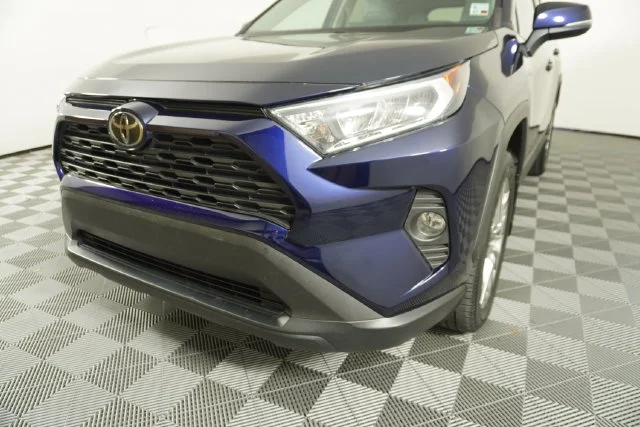 Used 2021 Blue Toyota XLE Premium image 11