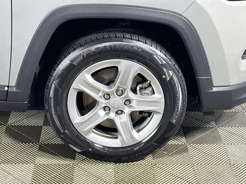 Used 2023 Gray Jeep Latitude image 22