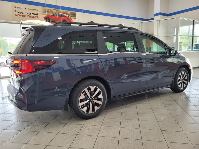 New 2026 Smoke Blue Pearl Honda EX-L AUTO image 4