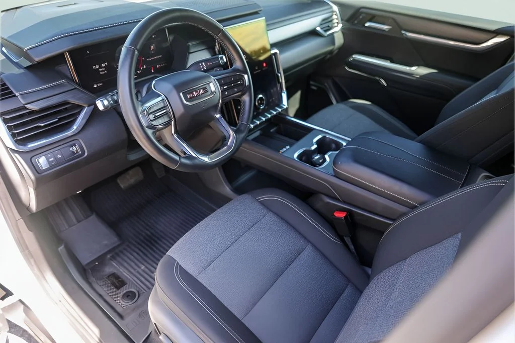 Used 2025 White GMC Elevation image 13
