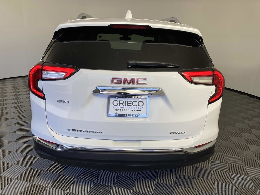 Used 2024 White GMC SLT image 7