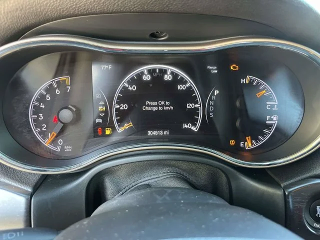 Used 2014 Granite Crystal Clearcoat Metallic Jeep Laredo image 21