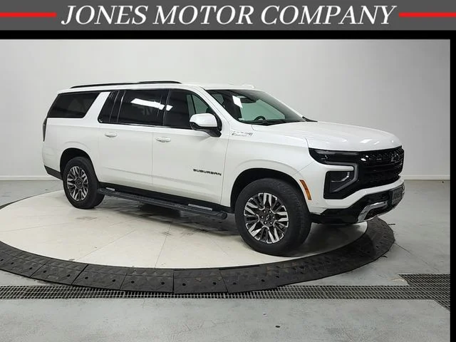 Used 2025 White Chevrolet Z71 image 1