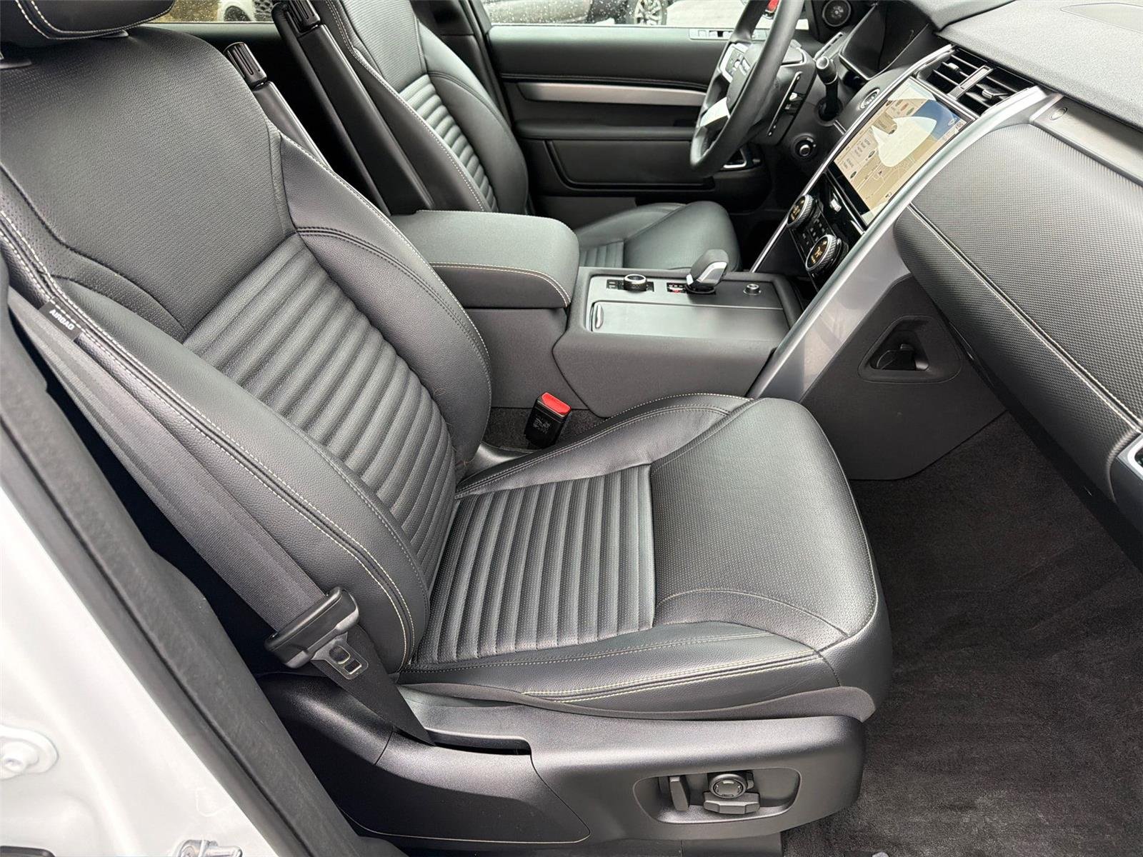 Used 2024 Fuji White Land Rover Dynamic SE image 35