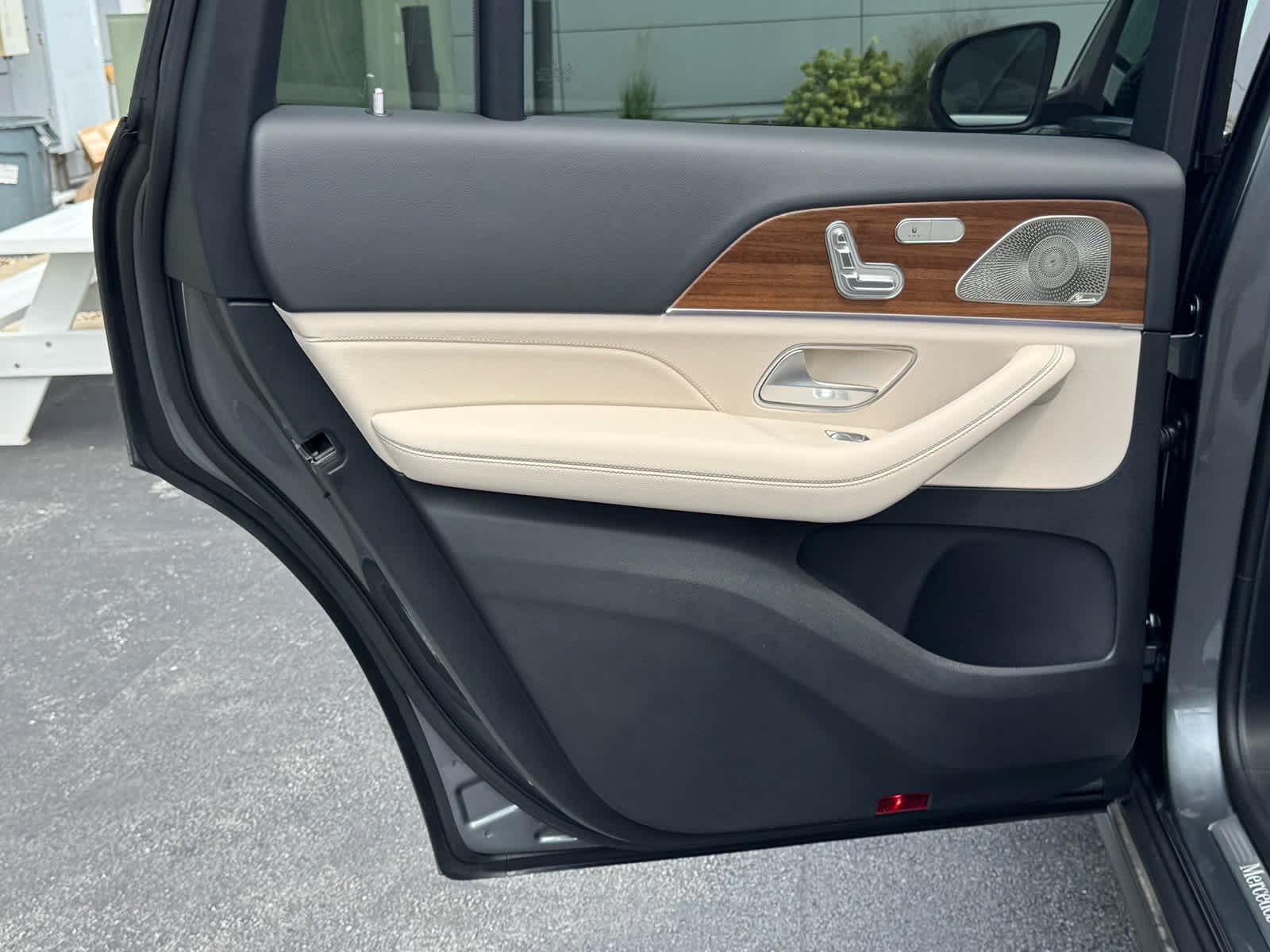 New 2026 Selenite Grey Metallic Mercedes-Benz GLS 450 image 35