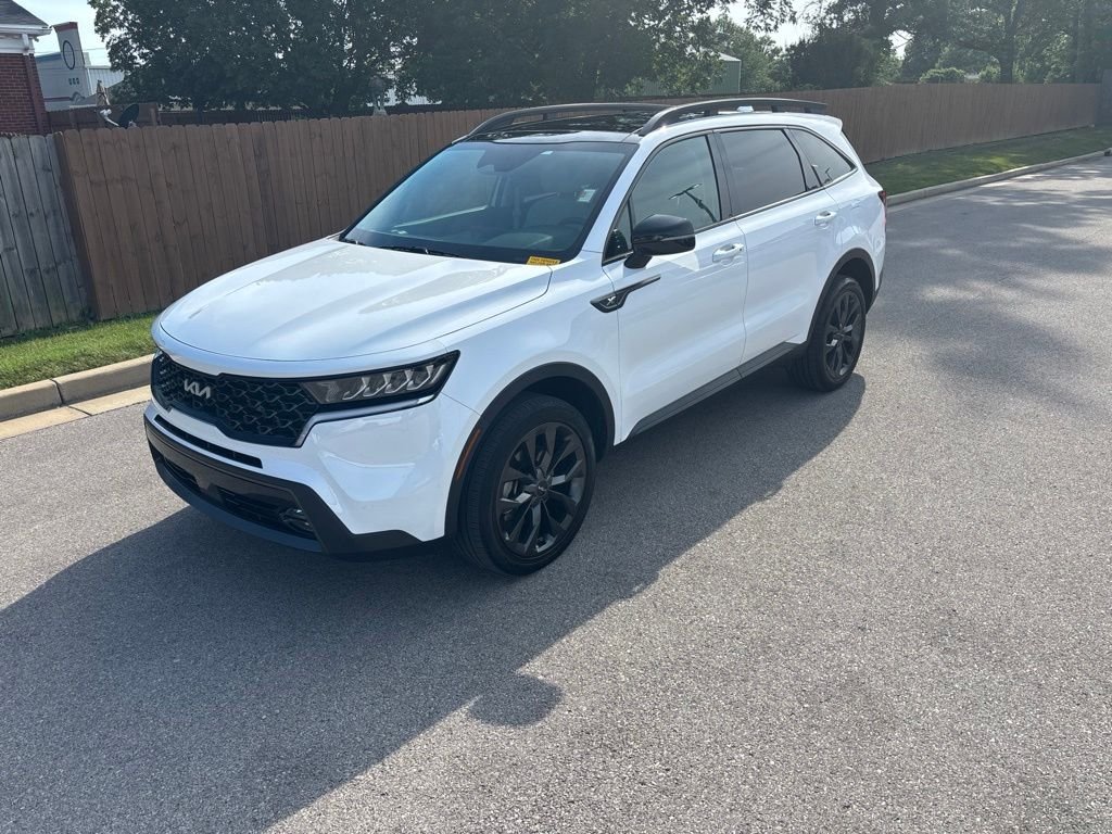 Used 2023 White Kia X-Line EX image 1