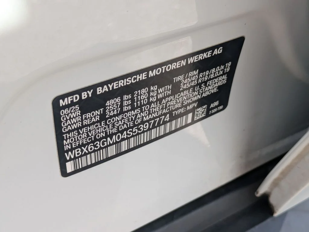 Used 2025 White BMW xDrive28i image 25