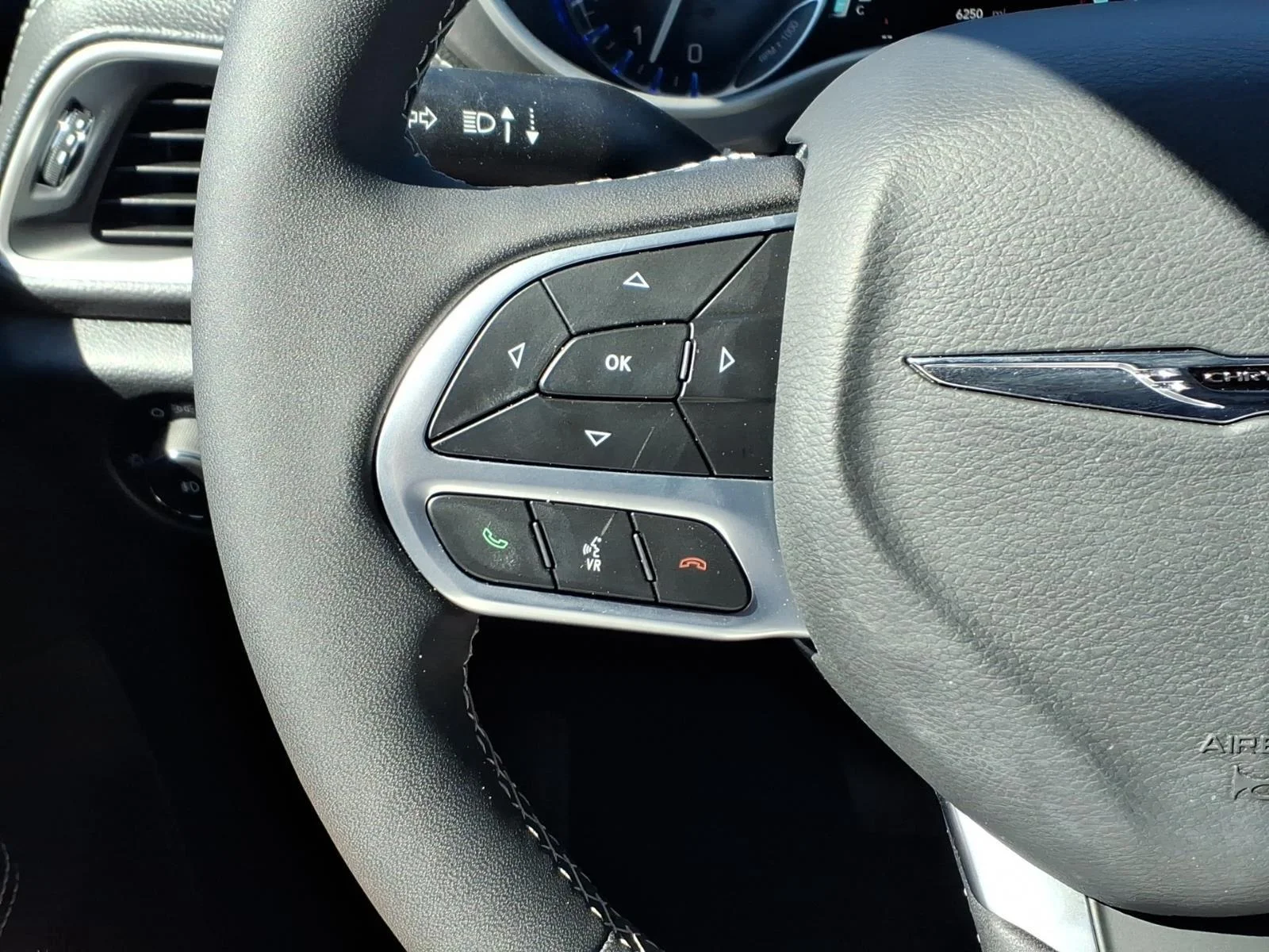 New 2026 Red Hot Pearl-Coat Exterior Paint Chrysler Select image 16