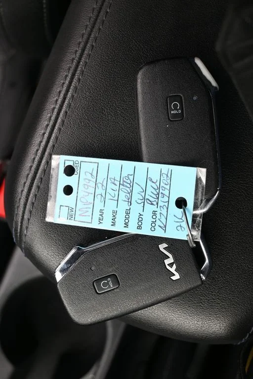 Used 2022 Neptune Blue Kia Nightfall image 29
