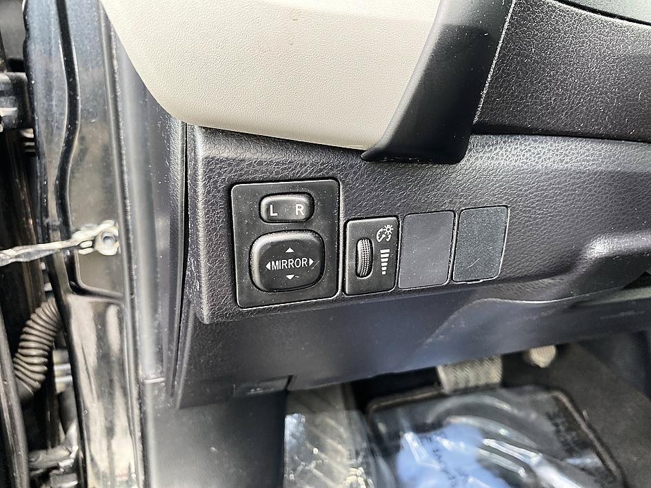 Used 2018 Black Sand Pearl Toyota LE image 23