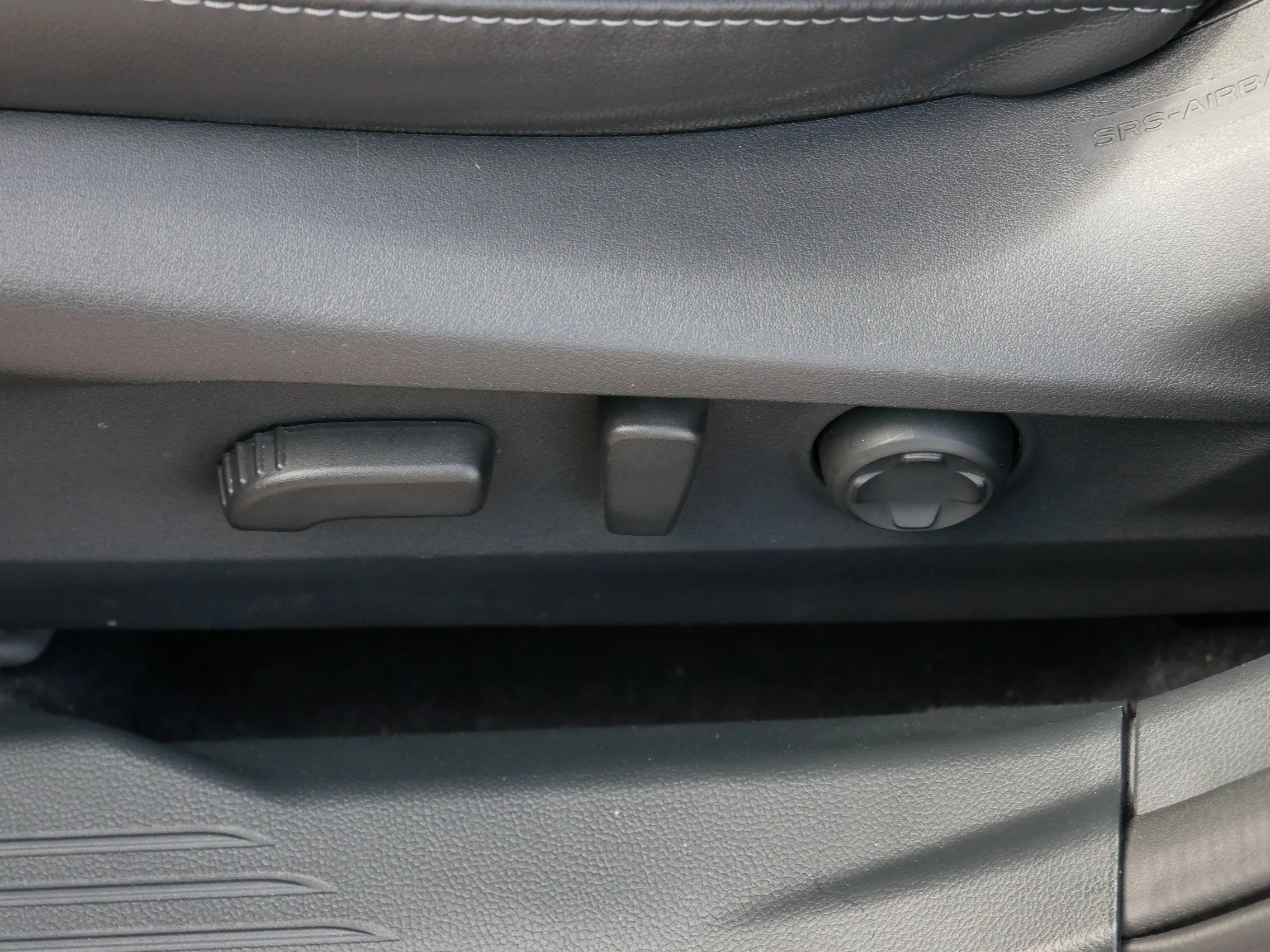 Used 2024 Ice Silver Metallic Subaru Limited image 19