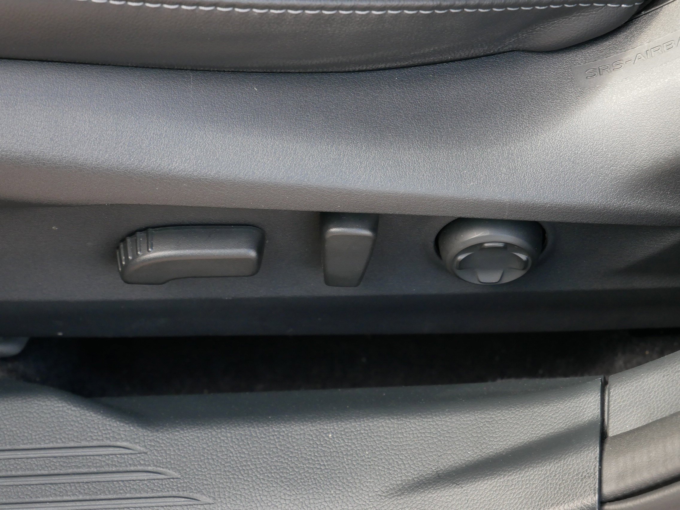 Used 2024 Ice Silver Metallic Subaru Limited image 19