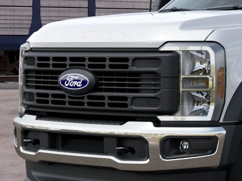 New 2027 Oxford White Ford F-450® XL image 17