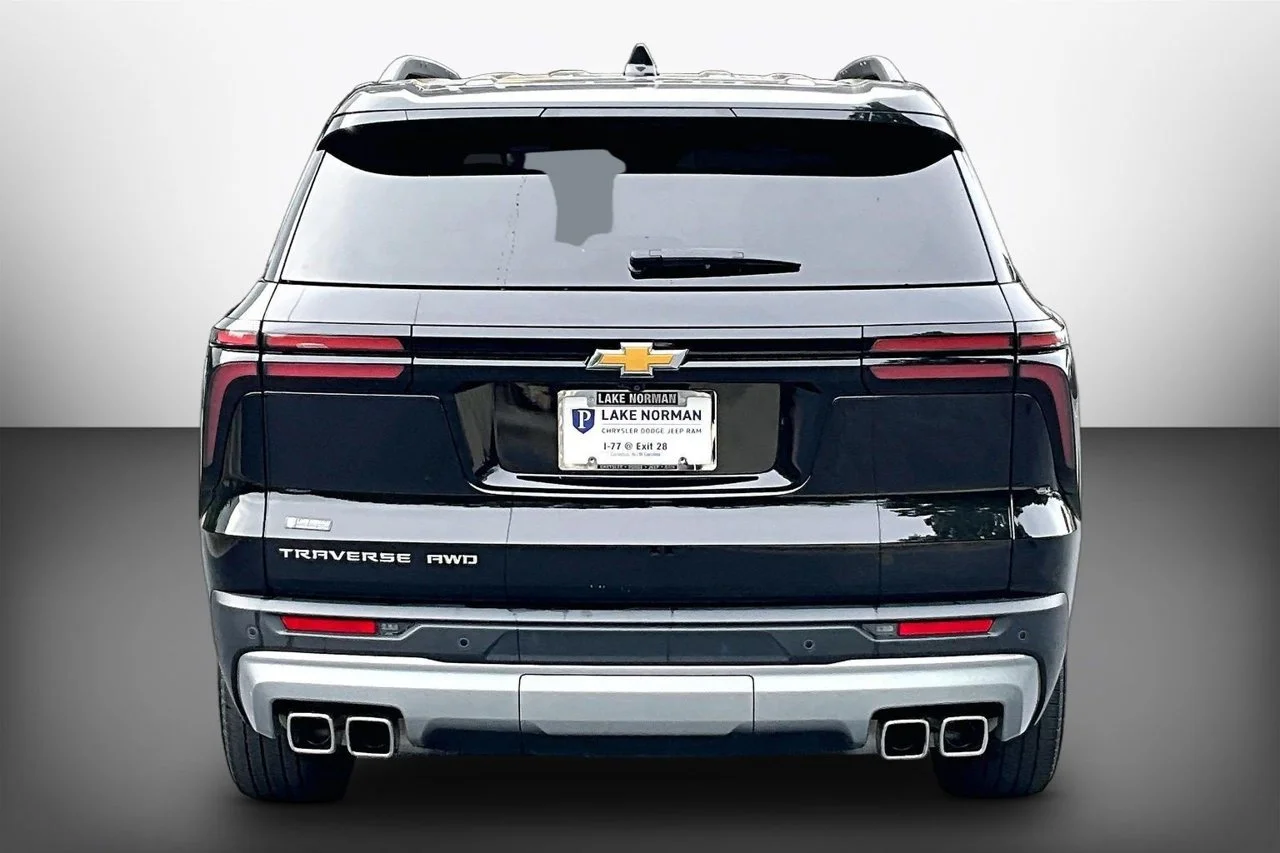 Used 2025 Black Chevrolet LT image 7