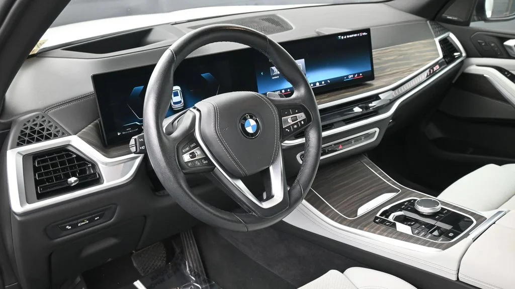 Used 2024 White BMW sDrive40i image 7