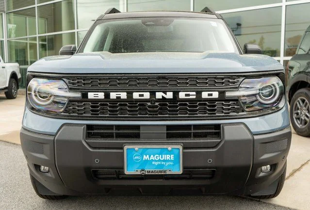 New 2026 Azure Gray Metallic Tri-Coat Ford Outer Banks® image 3