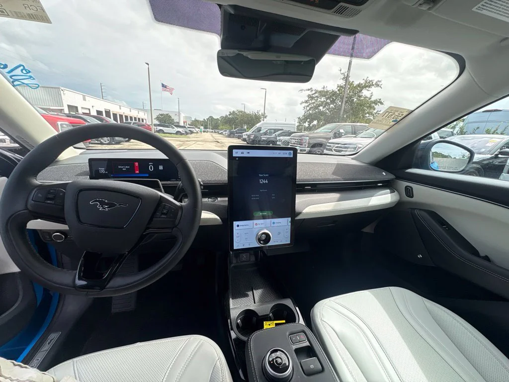 Used 2023 Blue Ford Premium image 9