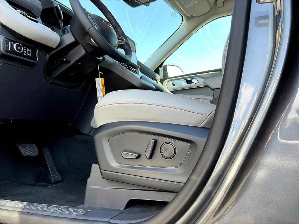 New 2026 Carbonized Gray Metallic Ford Active image 42