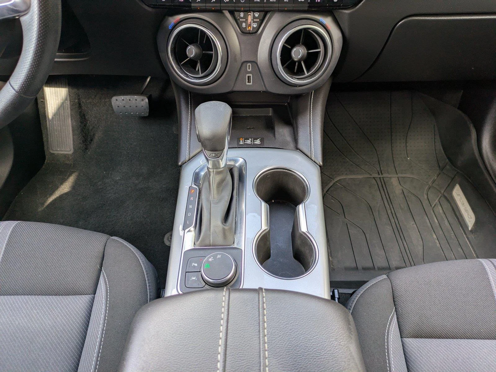 Used 2024 Summit White Chevrolet LT image 19
