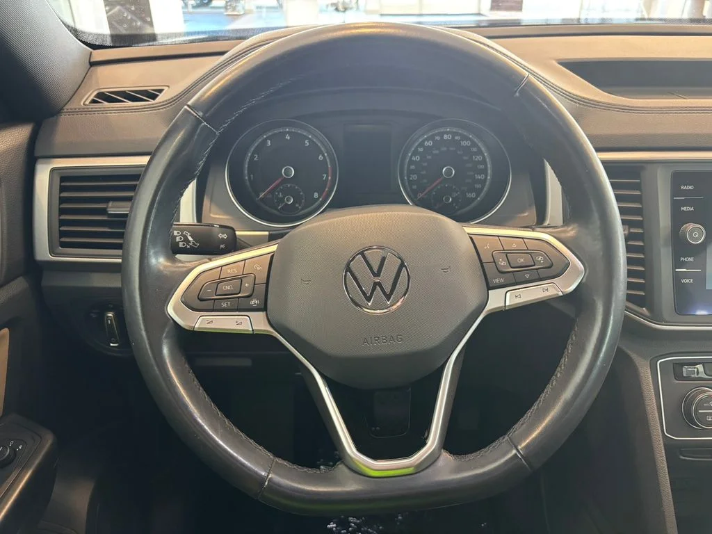 Used 2020 Blue Volkswagen 2.0T SE image 17